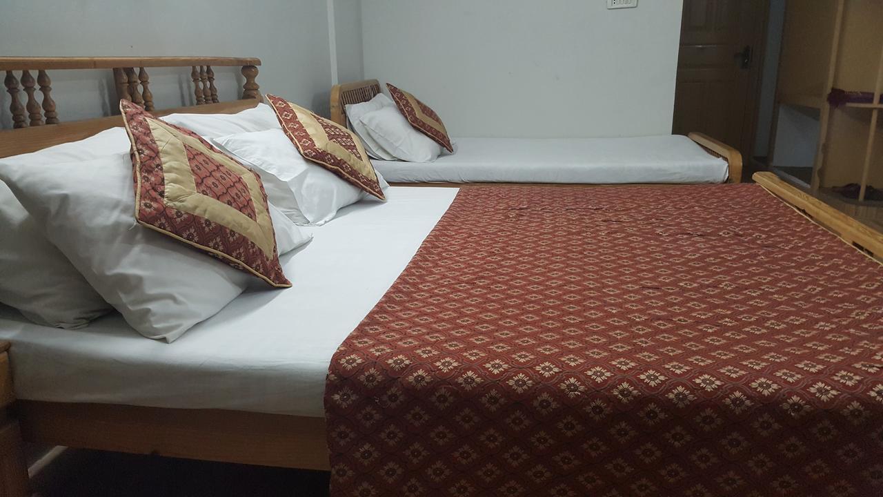 Pine Top Hotels Naran Eksteriør bilde