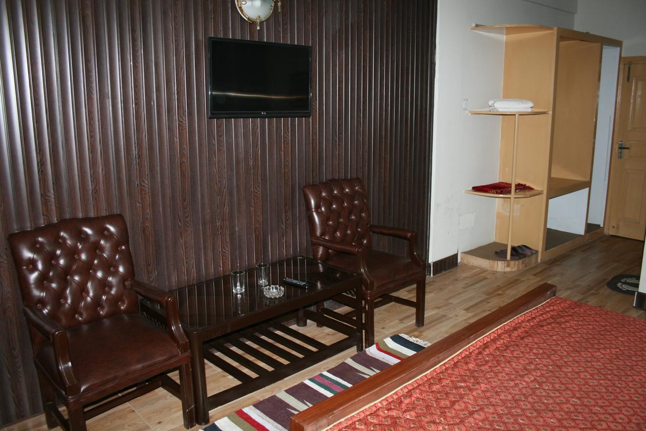 Pine Top Hotels Naran Eksteriør bilde
