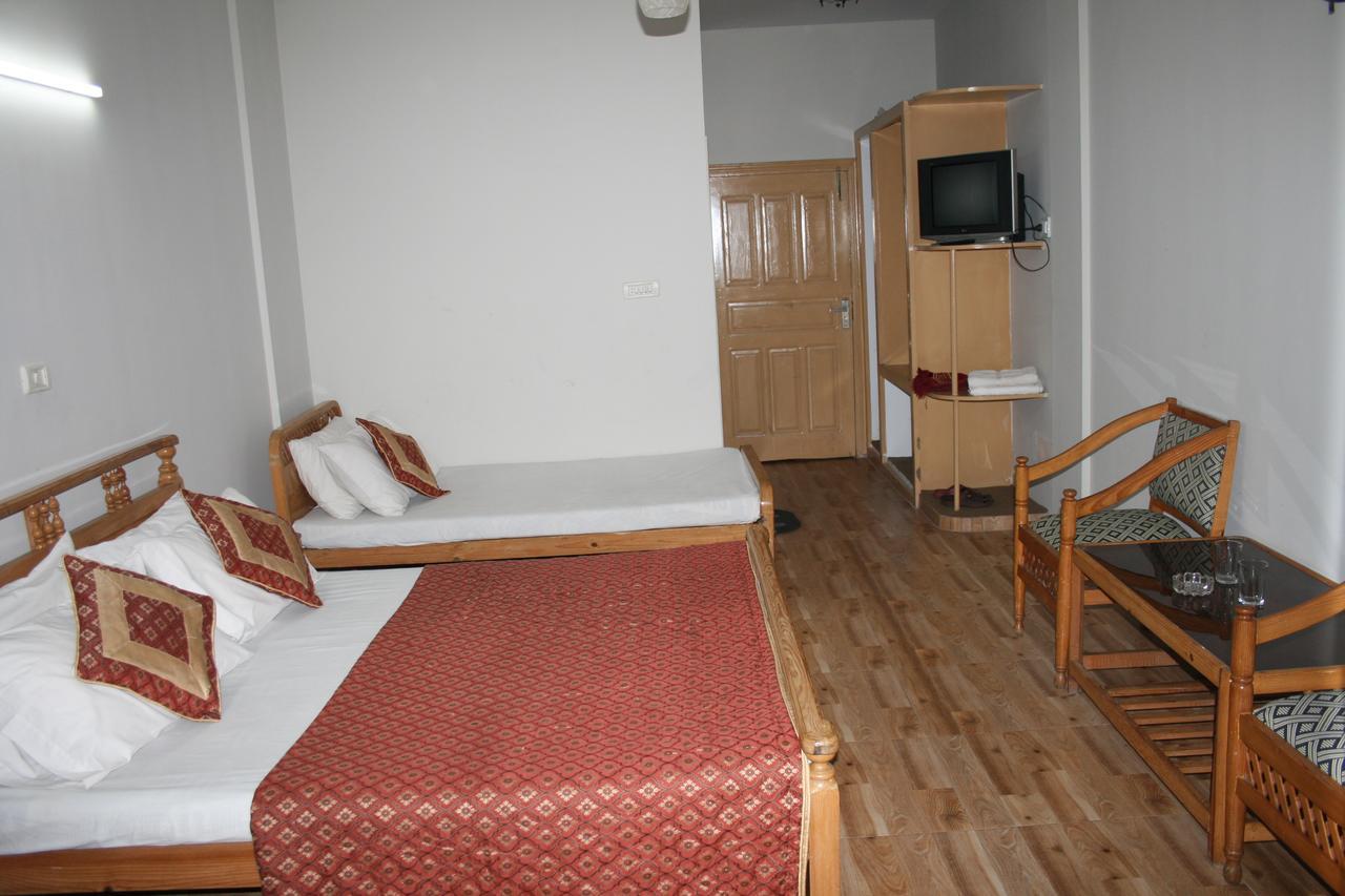 Pine Top Hotels Naran Eksteriør bilde