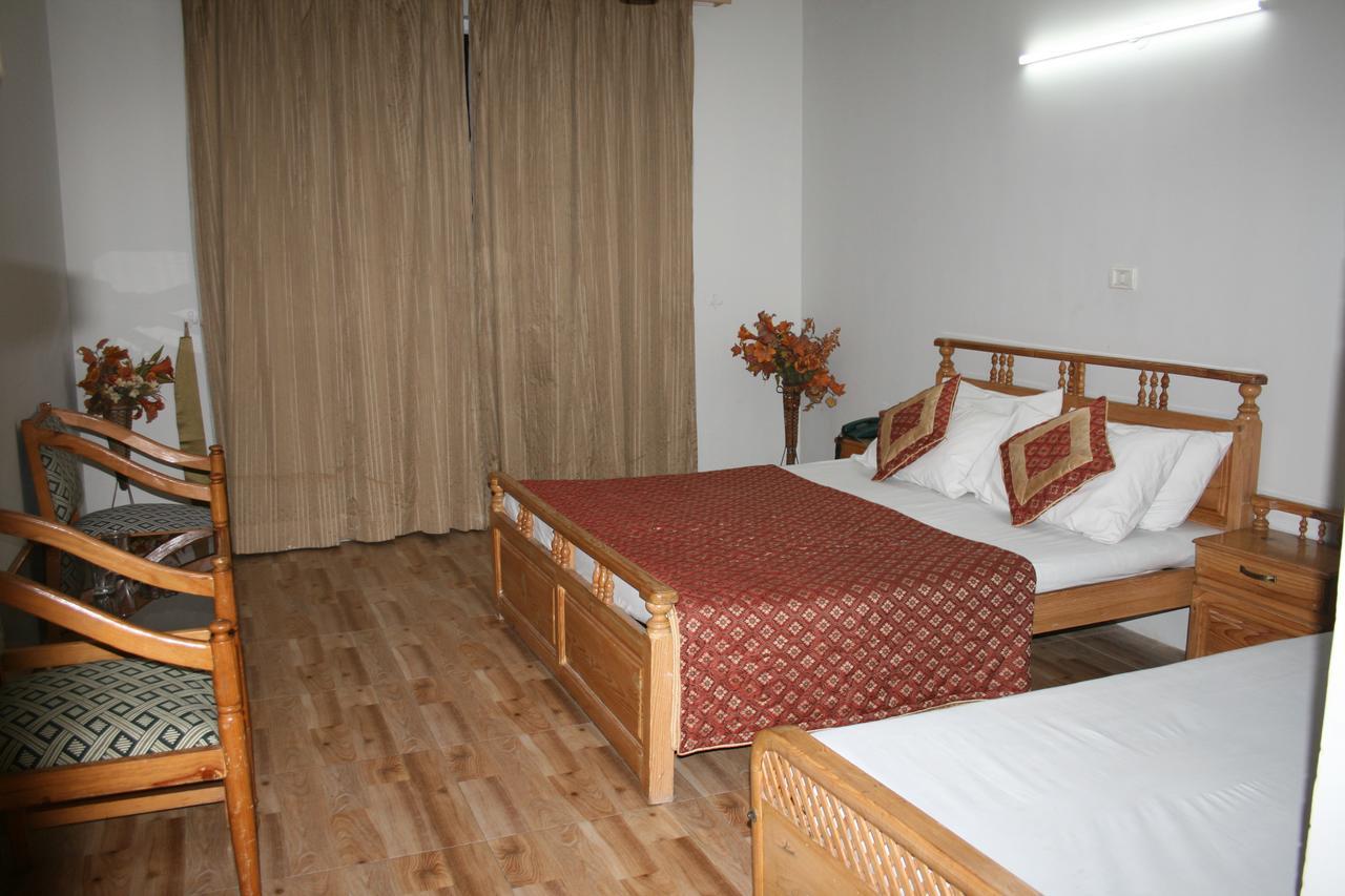 Pine Top Hotels Naran Eksteriør bilde