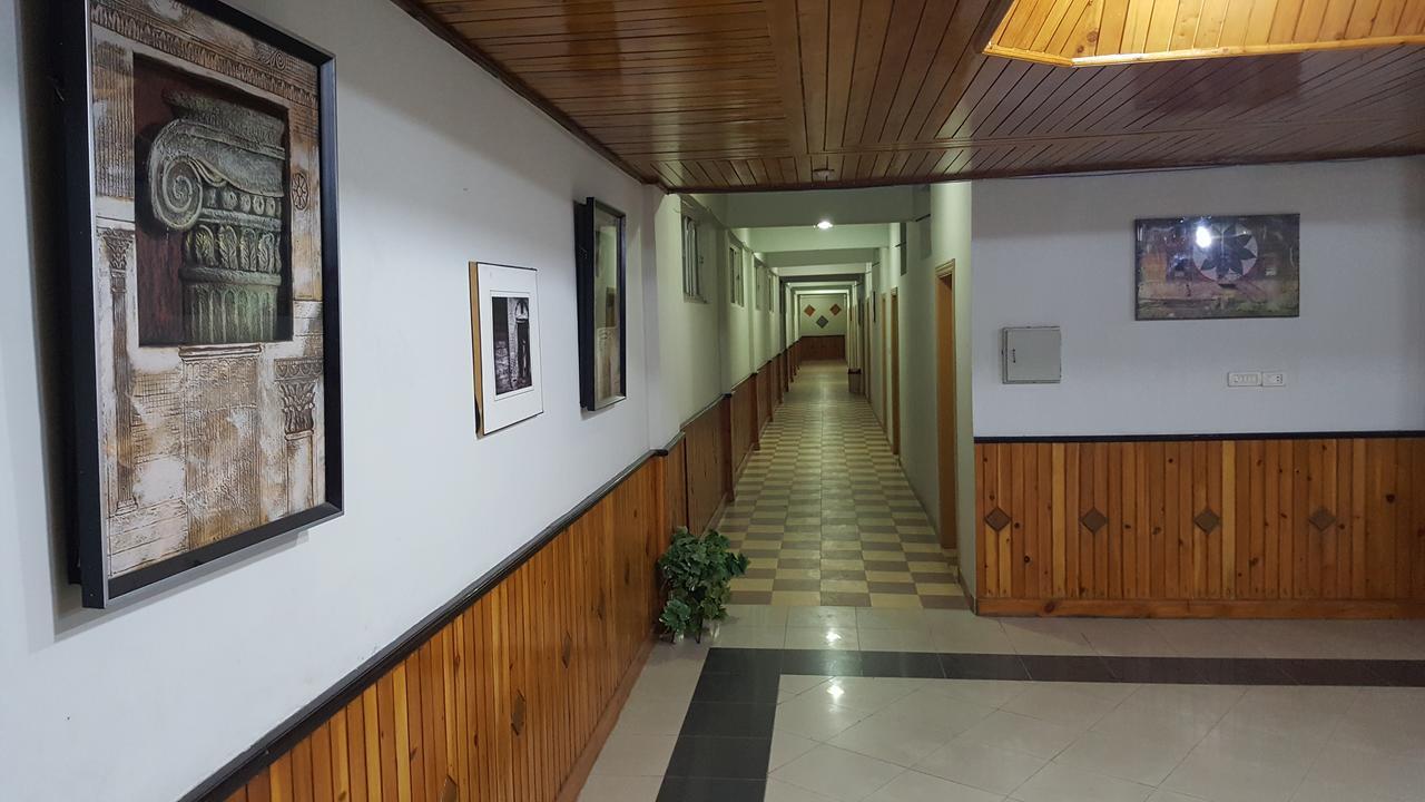 Pine Top Hotels Naran Eksteriør bilde
