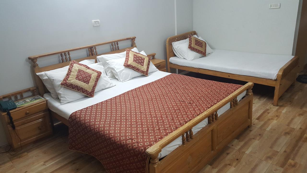 Pine Top Hotels Naran Eksteriør bilde