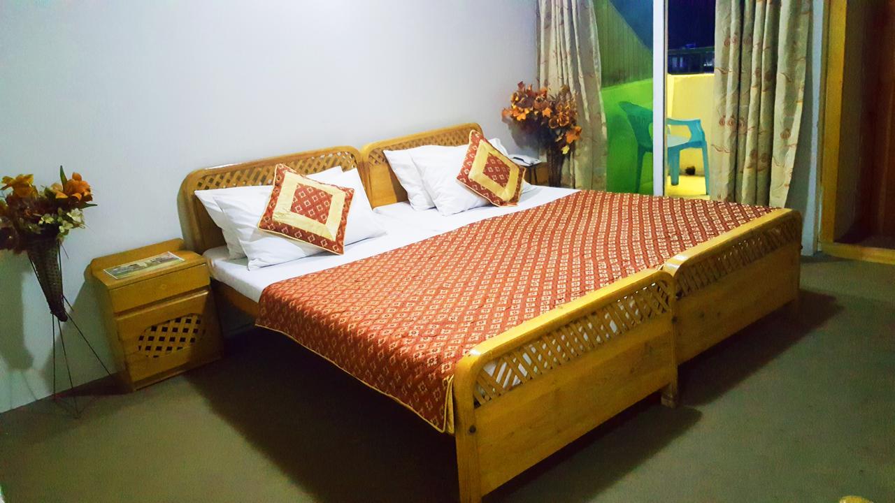 Pine Top Hotels Naran Rom bilde