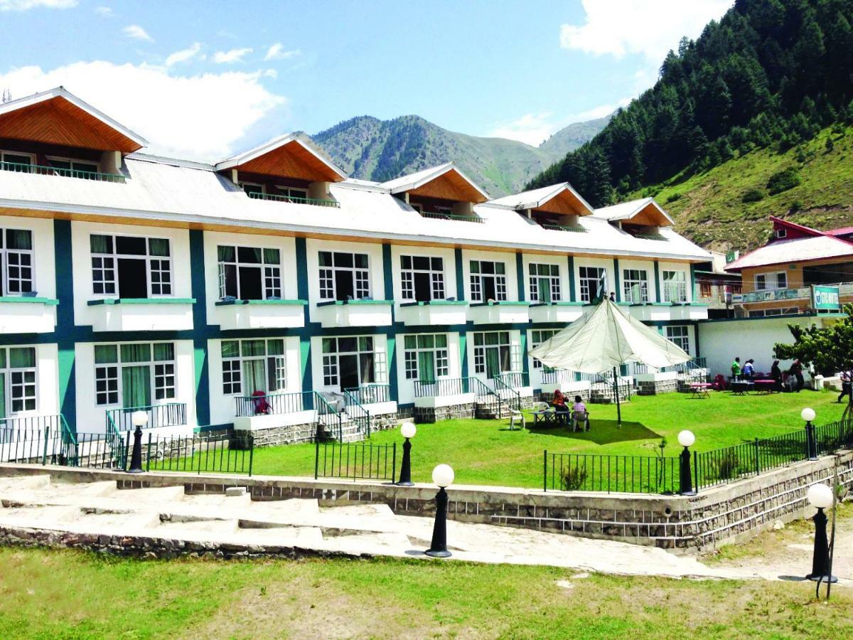 Pine Top Hotels Naran Eksteriør bilde