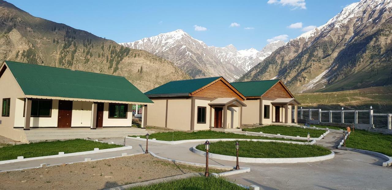 Pine Top Hotels Naran Eksteriør bilde