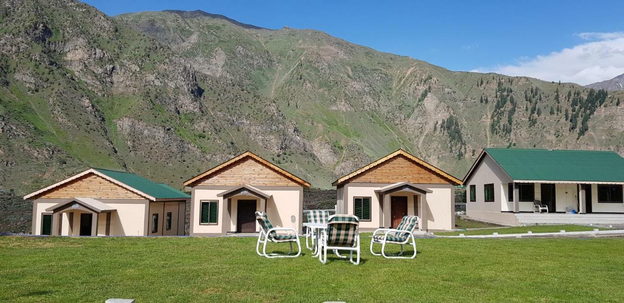 Pine Top Hotels Naran Eksteriør bilde