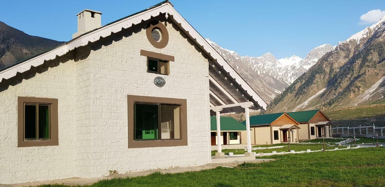Pine Top Hotels Naran Eksteriør bilde